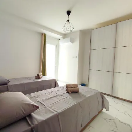 3 Bedroom Near Seafront *