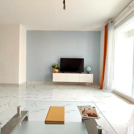 3 Bedroom Near Seafront *