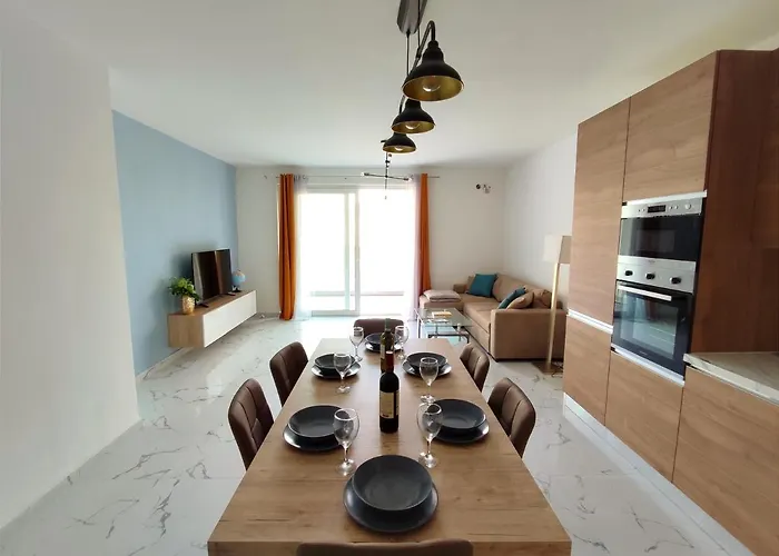 Апартаменты 3 Bedroom Near Seafront Слима