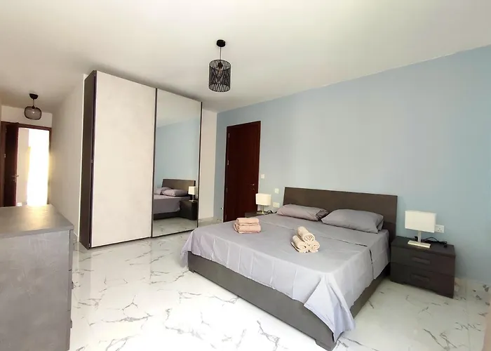 3 Bedroom Near Seafront Апартаменты