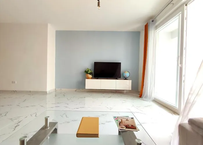 3 Bedroom Near Seafront *