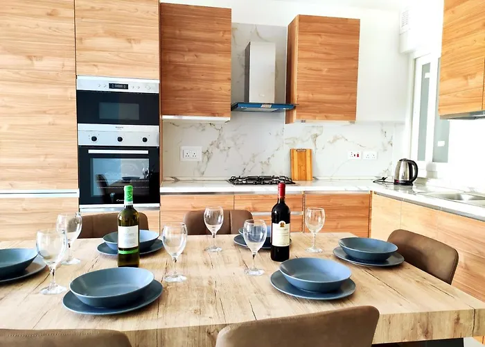 3 Bedroom Near Seafront Слима